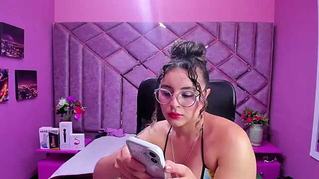 Snapshot of celeste_blue69 chatting on September 20, 2025, 3:40 am celeste blue69 online show from September 20, 2025, 3:40 am