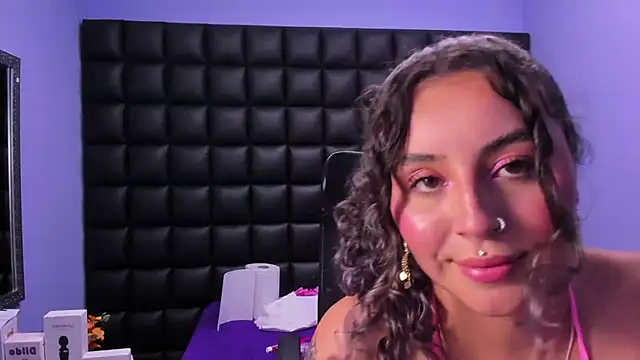 Snapshot of celeste_blue69 chatting on October 16, 2025, 3:18 am celeste blue69 online show from October 16, 2025, 3:18 am