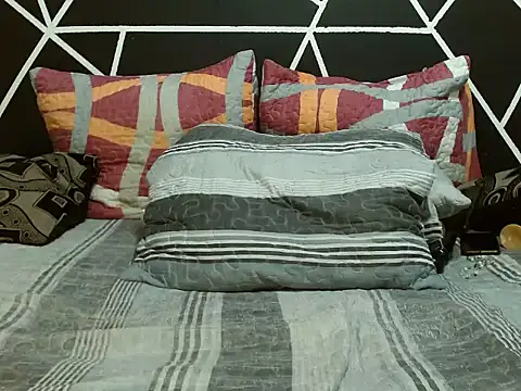 YummyChocolatexx2 online show from November 9, 2025, 2:59 pm