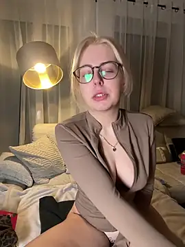 Snapshot of Livewithlucy chatting on February 2, 2026, 6:56 am Livewithlucy online show from February 2, 2026, 6:56 am