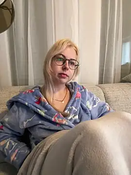 Snapshot of Livewithlucy chatting on February 4, 2026, 7:47 am Livewithlucy online show from February 4, 2026, 7:47 am