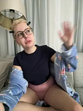 Snapshot of Livewithlucy chatting on February 6, 2026, 9:01 am Livewithlucy online show from February 6, 2026, 9:01 am