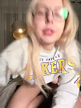 Snapshot of Livewithlucy chatting on February 9, 2026, 7:01 am Livewithlucy online show from February 9, 2026, 7:01 am