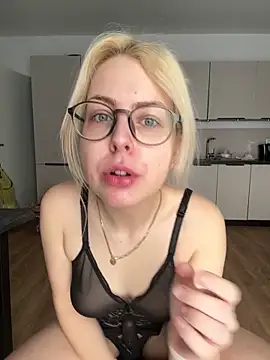 Snapshot of Livewithlucy chatting on February 19, 2026, 7:59 am Livewithlucy online show from February 19, 2026, 7:59 am