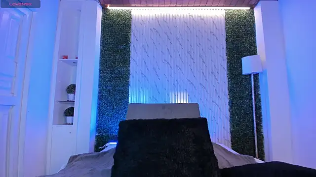 violet scott online show from September 11, 2025, 10:48 am