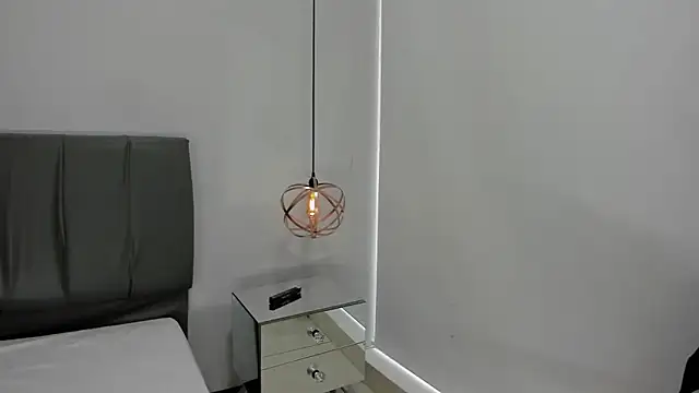 Cherllynn online show from March 6, 2025, 4:07 pm