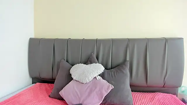 Cherllynn online show from December 22, 2025, 3:20 pm