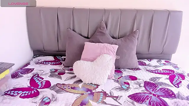 Cherllynn online show from January 6, 2026, 2:21 pm