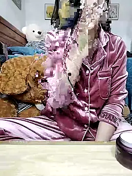 Snapshot of cream1299 chatting on February 17, 2026, 1:07 pm cream1299 online show from February 17, 2026, 1:07 pm