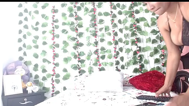 camilavagina24 online show from November 4, 2025, 6:51 pm