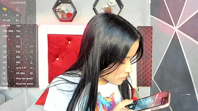 Snapshot of Karoll014 chatting on January 10, 2025, 11:54 am Karoll014 online show from January 10, 2025, 11:54 am