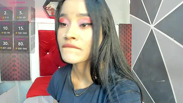 Snapshot of Karoll014 chatting on January 13, 2025, 11:41 am Karoll014 online show from January 13, 2025, 11:41 am