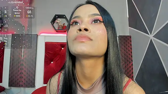 Snapshot of Karoll014 chatting on January 17, 2025, 11:38 am Karoll014 online show from January 17, 2025, 11:38 am