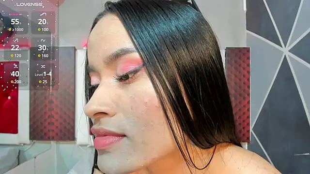 Snapshot of Karoll014 chatting on February 13, 2025, 5:54 pm Karoll014 online show from February 13, 2025, 5:54 pm