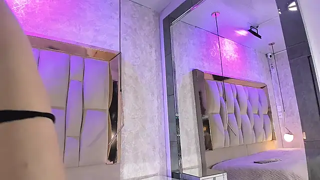 MadisonWood01 online show from March 19, 2026, 2:10 pm