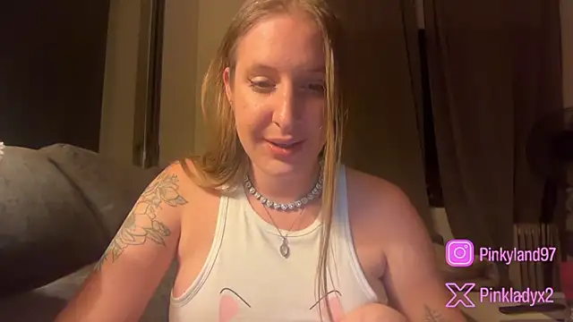 Snapshot of Pinkyladyxxx chatting on May 15, 2026, 10:50 pm Pinkyladyxxx online show from May 15, 2026, 10:50 pm