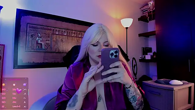 Irinaa Scarlett online show from June 4, 2026, 5:52 pm