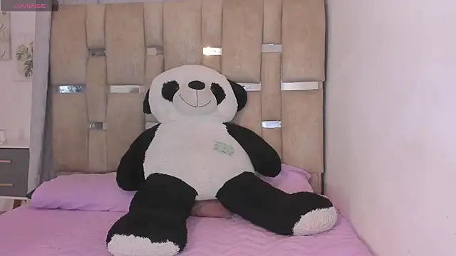 Snapshot of Black_Rose2 chatting on February 20, 2026, 11:32 am Black Rose2 online show from February 20, 2026, 11:32 am