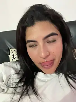  luna torres online show from March 13, 2025, 4:38 am