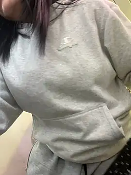  luna torres online show from February 4, 2026, 4:29 am