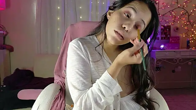 AllisonCatUwU online show from April 18, 2026, 3:49 pm