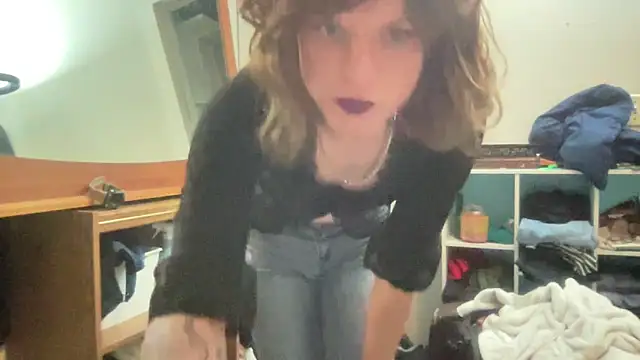 Snapshot of sum1betterthanmost chatting on October 28, 2025, 10:56 pm sum1betterthanmost online show from October 28, 2025, 10:56 pm