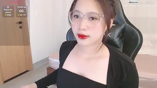 Snapshot of Lin_SiYee chatting on February 13, 2025, 5:26 am Lin SiYee online show from February 13, 2025, 5:26 am