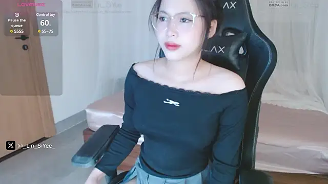 Snapshot of Lin_SiYee chatting on February 15, 2025, 1:21 am Lin SiYee online show from February 15, 2025, 1:21 am