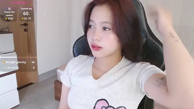 Snapshot of Lin_SiYee chatting on March 9, 2025, 5:11 am Lin SiYee online show from March 9, 2025, 5:11 am