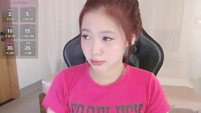 Snapshot of Lin_SiYee chatting on March 13, 2025, 5:11 am Lin SiYee online show from March 13, 2025, 5:11 am