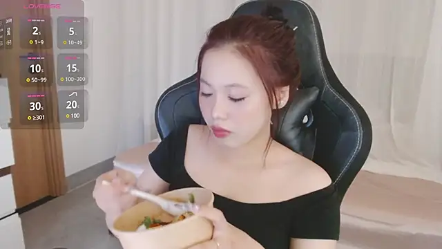 Snapshot of Lin_SiYee chatting on March 14, 2025, 4:32 am Lin SiYee online show from March 14, 2025, 4:32 am