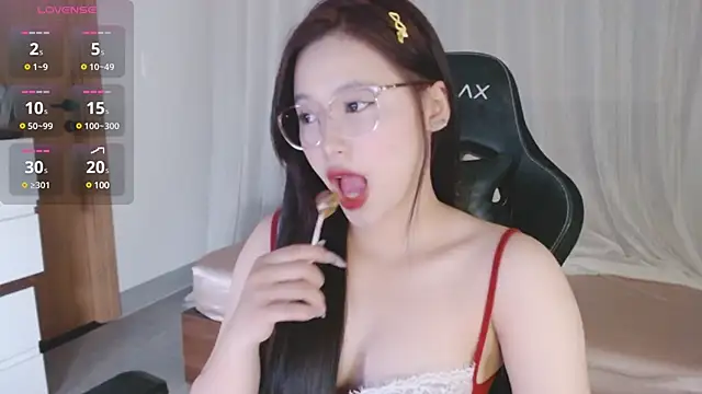 Snapshot of Lin_SiYee chatting on March 19, 2025, 2:35 pm Lin SiYee online show from March 19, 2025, 2:35 pm