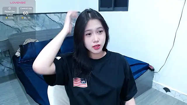 Snapshot of Lin_SiYee chatting on November 25, 2025, 5:57 pm Lin SiYee online show from November 25, 2025, 5:57 pm