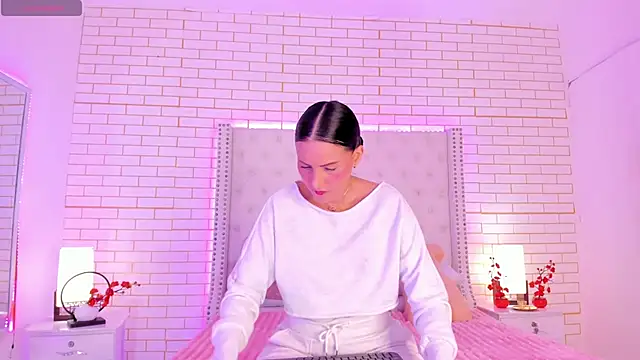 Snapshot of Coco_Balenciaga_ chatting on April 6, 2026, 11:33 am Coco Balenciaga online show from April 6, 2026, 11:33 am