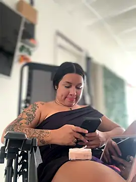 Pretty Isadora online show from November 6, 2025, 7:04 pm