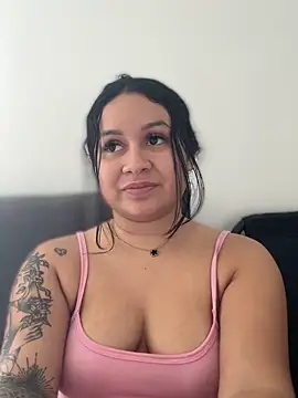 Pretty Isadora online show from February 19, 2026, 7:54 pm