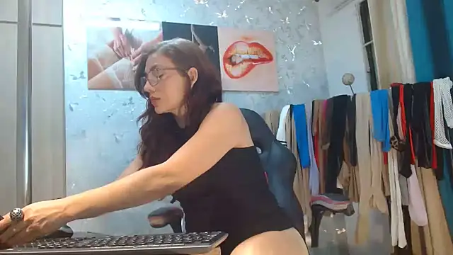 Samantabrown  online show from July 17, 2026, 11:39 am