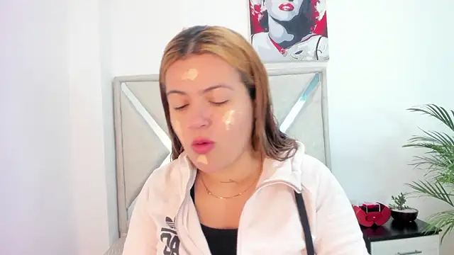 Snapshot of Alexandra_Torress chatting on February 2, 2026, 12:04 pm Alexandra Torress online show from February 2, 2026, 12:04 pm