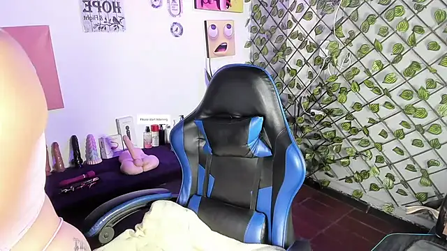 Amy hoy69 online show from March 1, 2026, 2:13 am