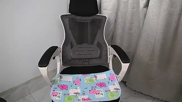 Lunobaby 204 online show from December 14, 2025, 9:52 pm