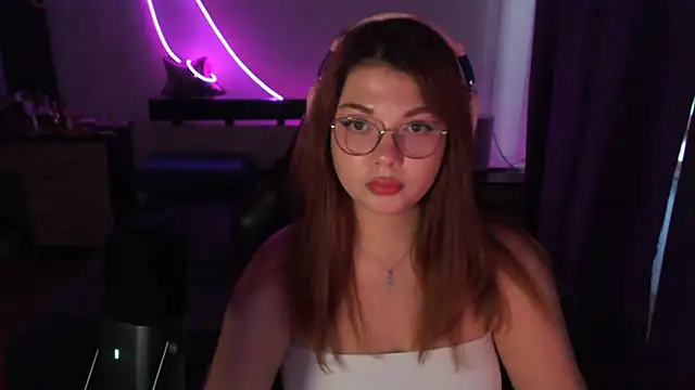 Snapshot of helengilmor chatting on October 14, 2025, 1:45 pm helengilmor online show from October 14, 2025, 1:45 pm