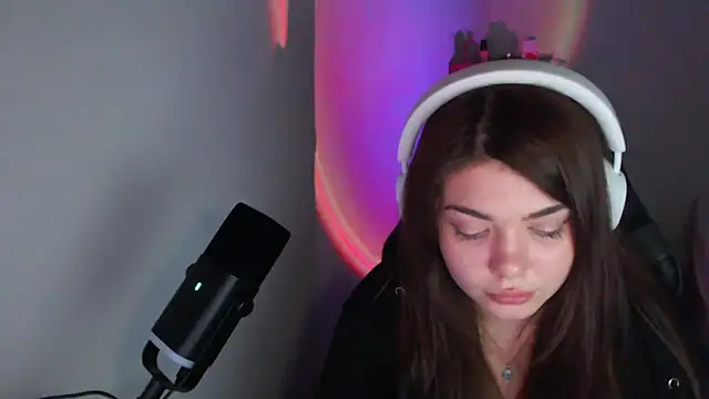 helengilmor online show from April 7, 2026, 5:24 pm