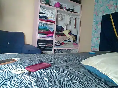 awino001 online show from April 1, 2026, 7:33 pm