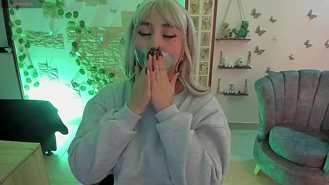 Fiore Sanz  online show from April 6, 2026, 4:46 am