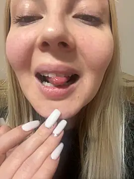 Snapshot of Aleksandrakis chatting on February 19, 2025, 9:03 pm Aleksandrakis online show from February 19, 2025, 9:03 pm