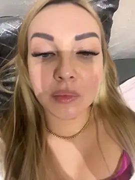 Snapshot of Aleksandrakis chatting on February 28, 2025, 9:33 pm Aleksandrakis online show from February 28, 2025, 9:33 pm