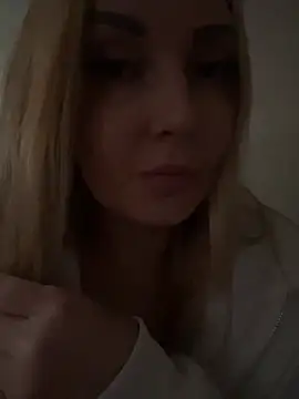 Snapshot of Aleksandrakis chatting on March 6, 2025, 1:03 pm Aleksandrakis online show from March 6, 2025, 1:03 pm