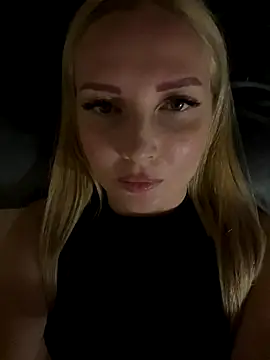 Snapshot of Aleksandrakis chatting on September 10, 2025, 1:22 pm Aleksandrakis online show from September 10, 2025, 1:22 pm