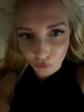 Snapshot of Aleksandrakis chatting on September 27, 2025, 9:42 pm Aleksandrakis online show from September 27, 2025, 9:42 pm