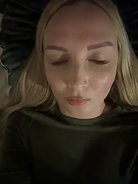 Snapshot of Aleksandrakis chatting on October 7, 2025, 6:49 pm Aleksandrakis online show from October 7, 2025, 6:49 pm